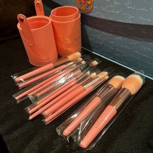 Pur cosmetics travel sized brush set